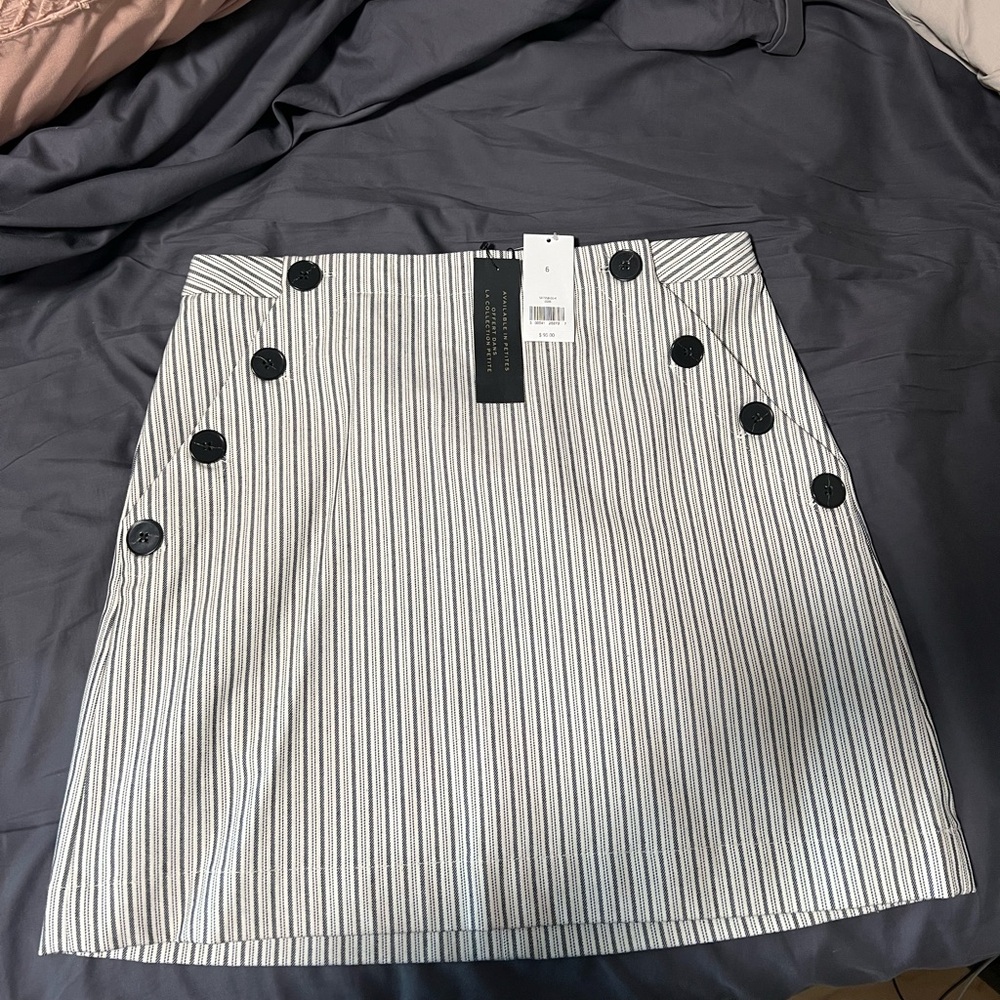 Banana Republic Skirt size 6 NWT
